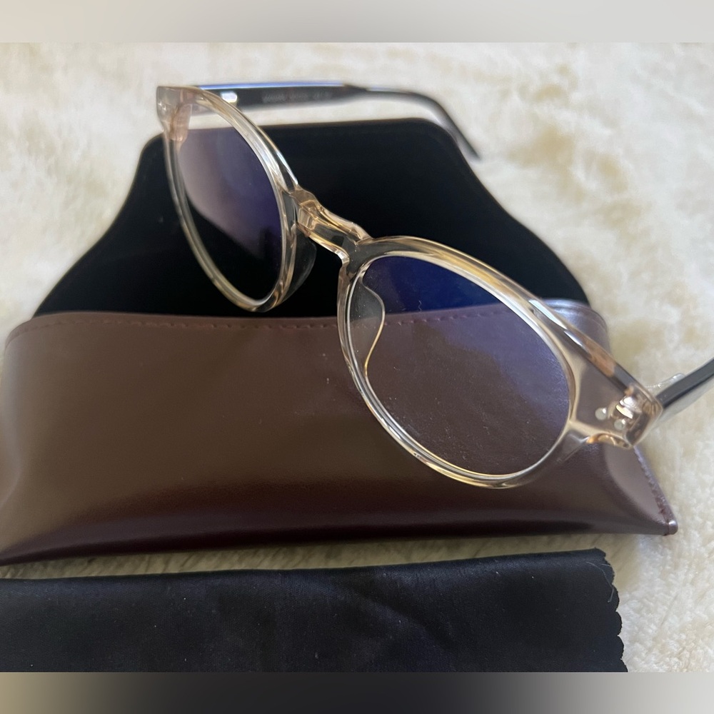 New Women’s eyeglass frame